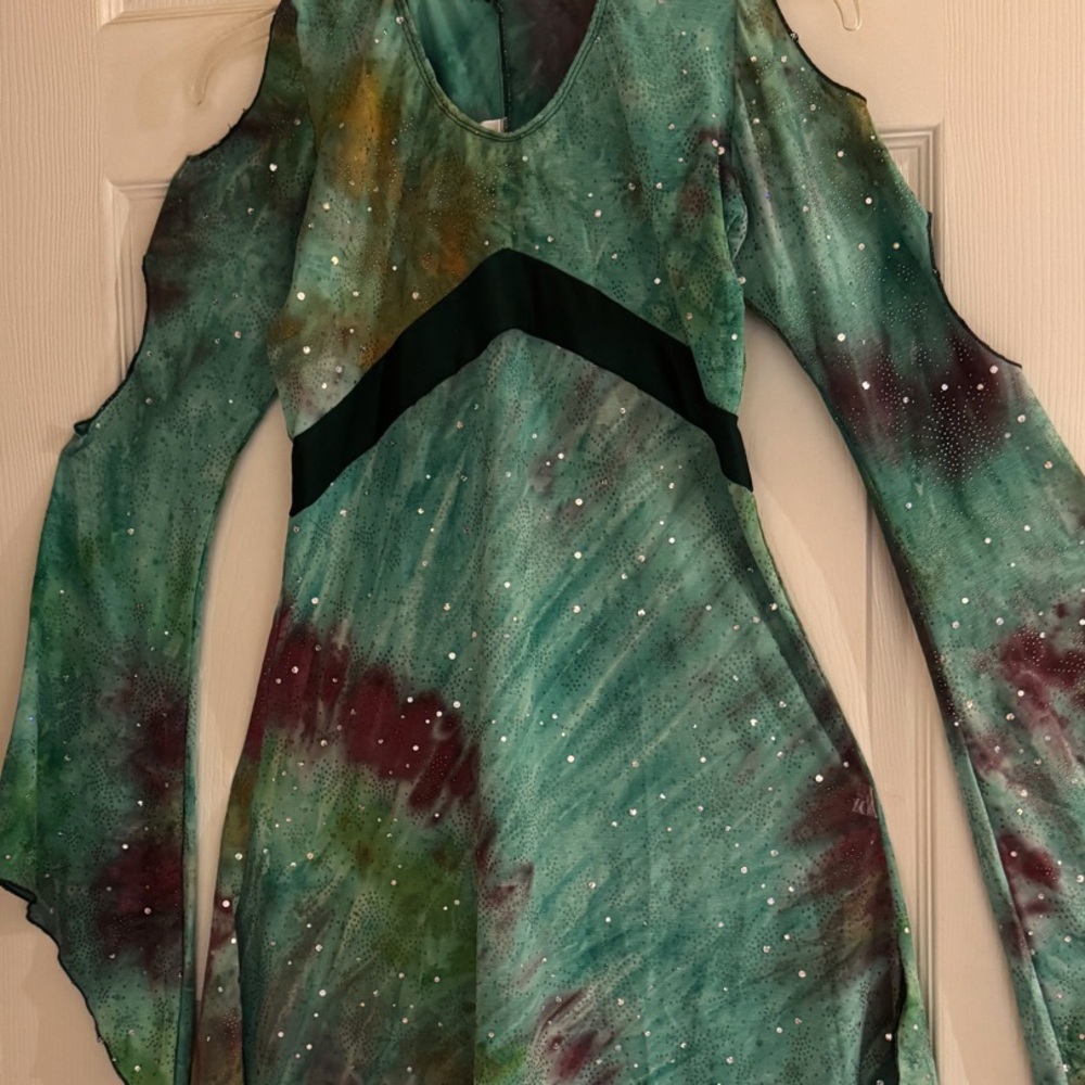 💚Green Asymmetrical Tiered Rhinestone Sundress with Bell Sleeves
